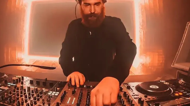 Techno DJs